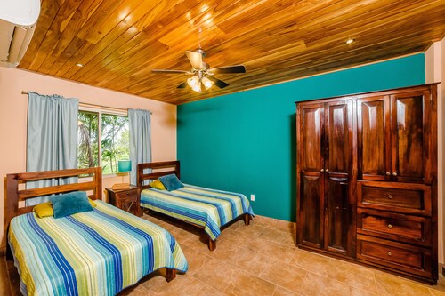Oceanfront 5 Bedrooms with Amazing Pool, Great Ocean and Sunset Views!
