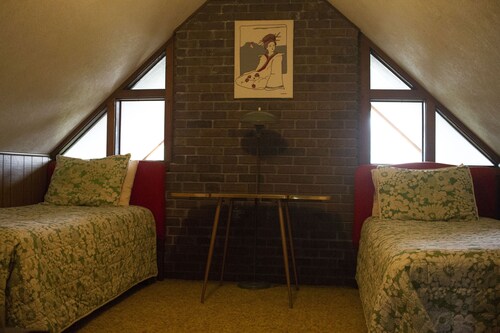 Recently updated lakefront cottage on the north shore of Little Traverse.