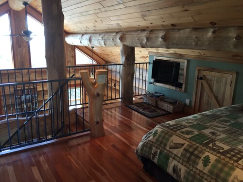 Falls Ridge Log Cabin-Spectacular View of Lake Superior & Tettegouche State Park