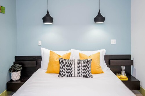 Modern & Beautiful House Centrally Located in Vibrant Alberta Arts District