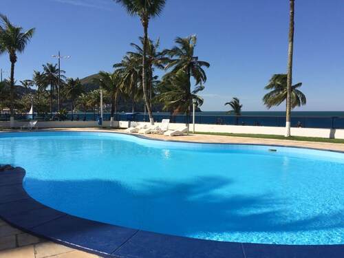 Beautiful apartment facing the sea, decorated and 03 bedrooms.