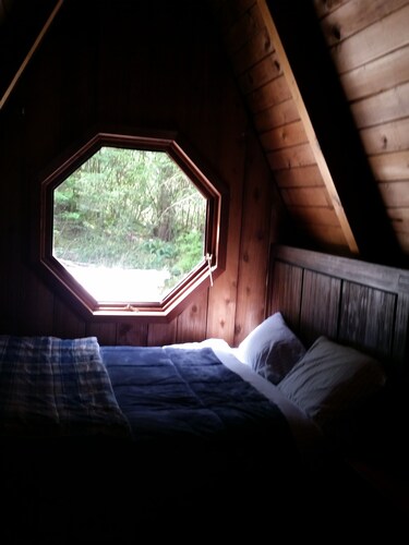 Charming Cedar Chalet with Outside Private Wooden Hot Tub