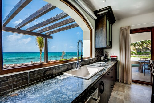 Casa Karlita - Escape to Playa Del Carmen’s best kept secret!