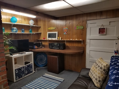Beachfront Cabin W/ Pvt Trail To Beach / dogs ok