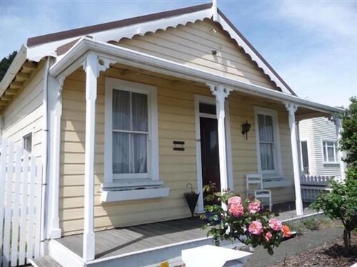 Spoil yourself at Strupak Cottage