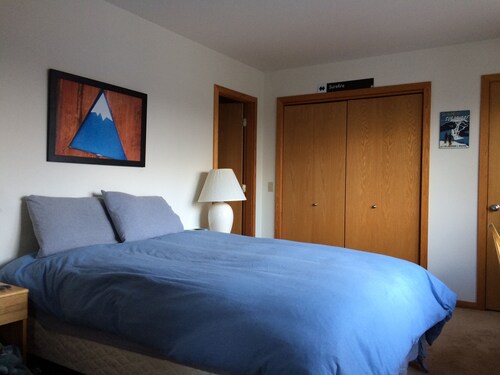 Great location - 3 bd, 2 bath Condo, Close to Trails & Village