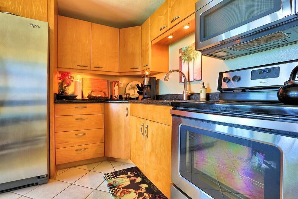 Luxury Condo, Multiple Beds, Non Smoking, Ocean View - Private Kitchen