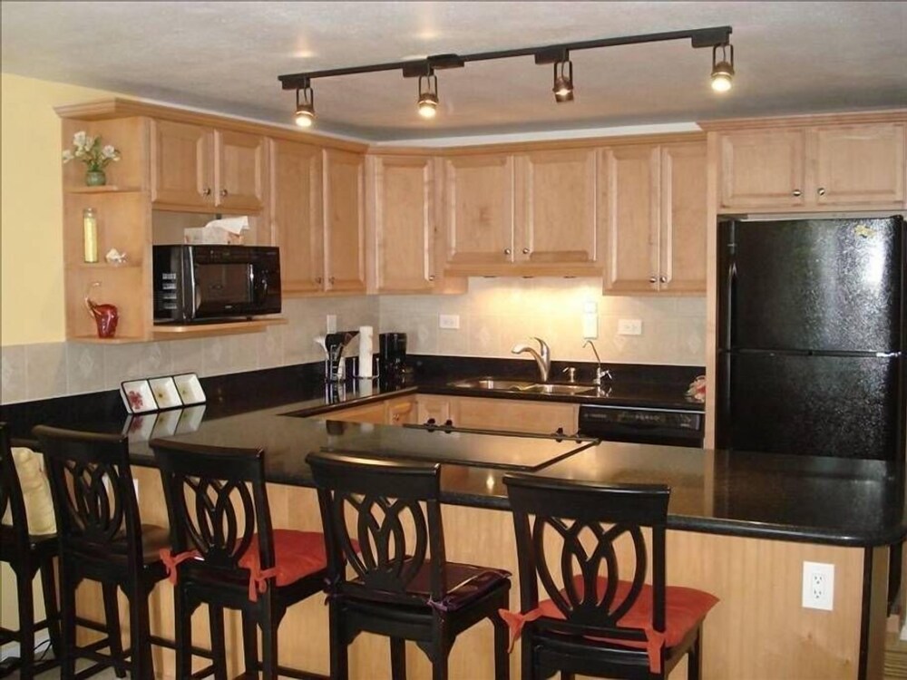 Luxury Condo, Multiple Beds, Non Smoking, Ocean View - Private Kitchen