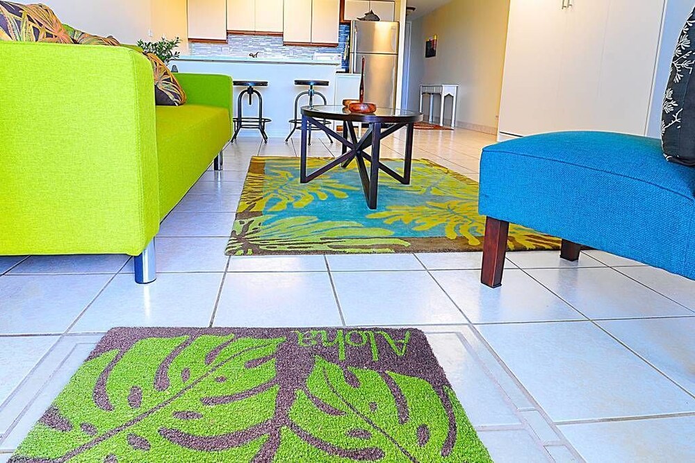 Luxury Condo, Multiple Beds, Non Smoking, Ocean View - Living Area