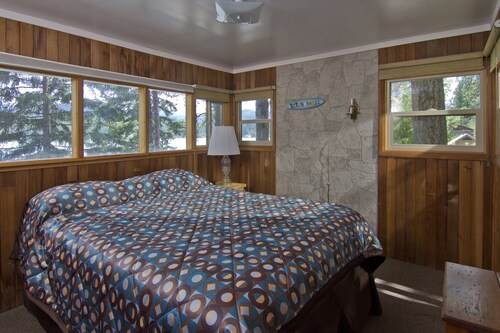BOATDOCK W/2 SLIPS,WATER TRAMPOLINE, FLOATING ISLAND,SHUFFLEBOARD,GAMEROOM