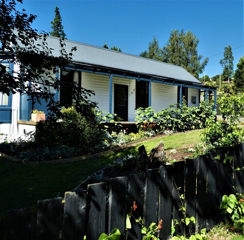 Large cottage ideal for couples.