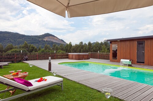 Cabin in full nature with pool 8 minutes from the beach