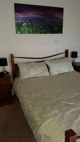 "Annie's" River Retreat - Family friendly home, free wi-fi, rural/river views