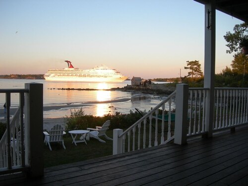 Charming 100+ year old Inn 10' from the Ocean!