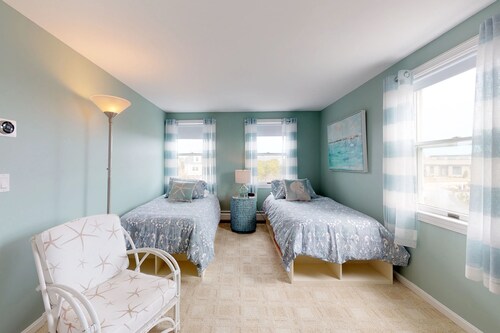 Spacious single-family home, located near beach and Provincetown!