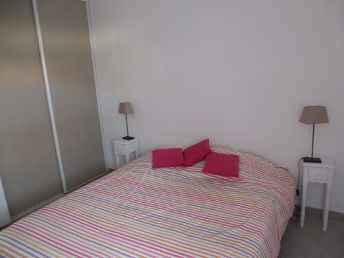 250 m plage, bel appartement climatisé avec terrasse, garage et WIFI