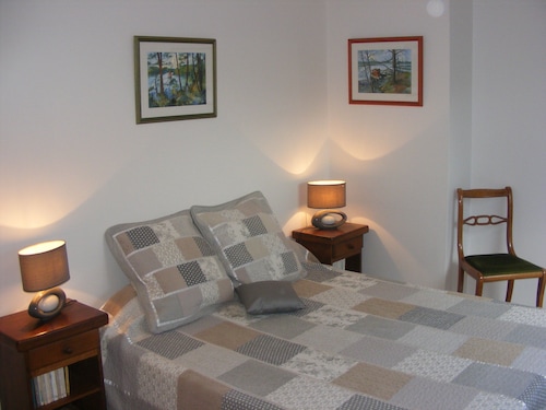 BONO 300m from the coastal paths. Gulf Morbihan. FIREPLACE. Terrace and garden CLOS.