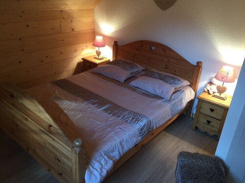 Chalet de Jeanne avec WIFI, JACCUZI & SAUNA privatif à 2min des pistes de ski