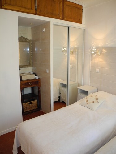 Apartment historic center 200 m from the beaches, downtown, very quiet