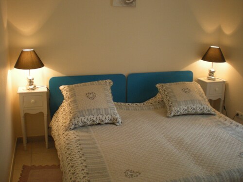 Charming two-room apartment in Belle Demeure local bikes WIFI PARKING