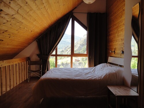 Spacieux appartement dans chalet avec une belle vue!
