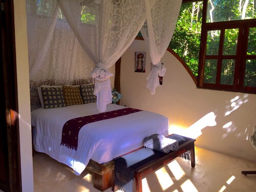Casita Milagros - A Jungle Tree House