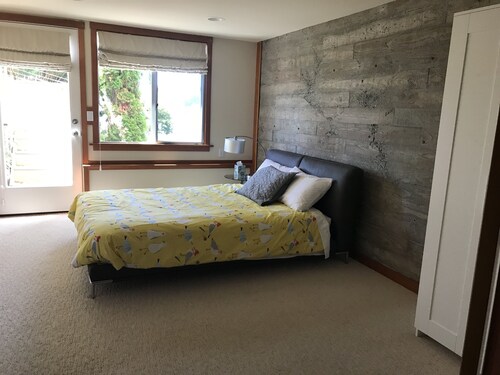 Bainbridge Island Beach House - Agate Pass Waterfront