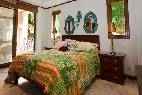 Sol y Mar-Beachfront and Beautiful - 3 bedroom/3 bathroom