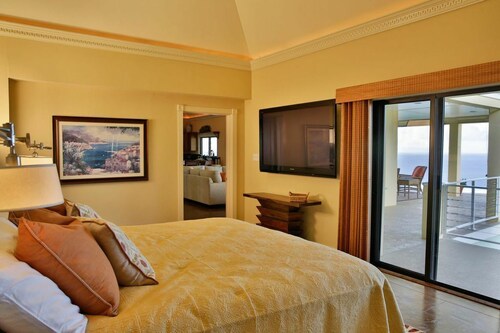 Private Paradise! One level, panoramic views from every room!