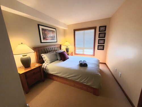 Prime Ski In / Ski Out Condo in the Heart of Sun Peaks Village