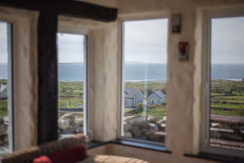 A Unique Cottage, Doolin Breathtaking Ocean & Burren views