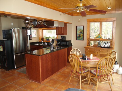 KY Lake Unique Stone Cottage - Private Dock / Area's Finest Boat Rentals *