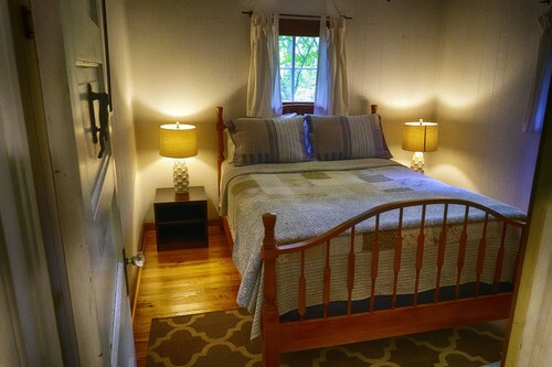 Creekside Cottage Now with High Speed internet.