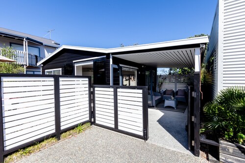 The Black & White Shed a Couples Retreat