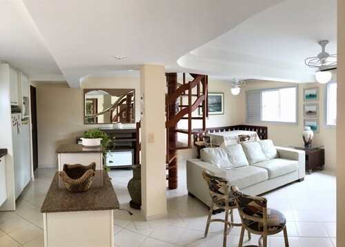 Caiobá penthouse facing the sea decorated, with parking space Wi-Fi