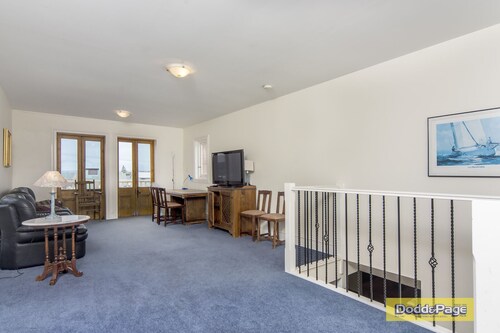 Charteris House - Port Elliot