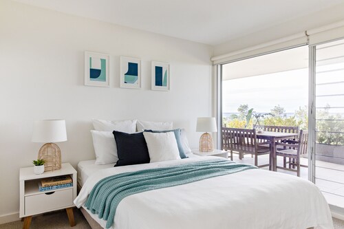 Sundara Beach House - Ocean views, heated pool & spa, games room/cubby/aircon