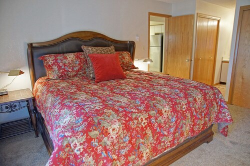 Lakefront Condo with Panoramic Views, Walking Distance to Downtown Grand Lake