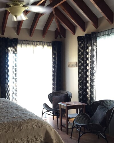 Welcome To Paradise 'AAA' - Private Romantic Getaway!