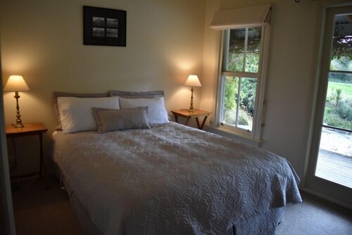 Uncle Bill's Cottage - award winning bach!