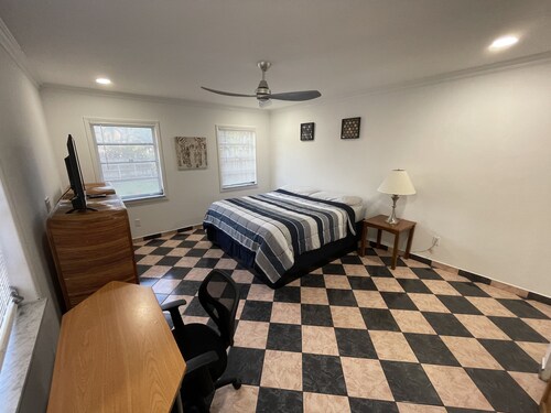 3Bed / 3Bath Spacious Home Only 5 Minutes From Beach!