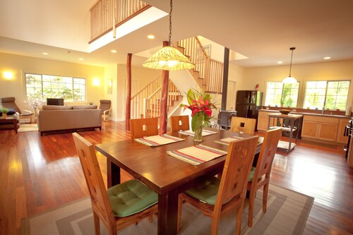 Beautiful home with hot tub in native rainforest