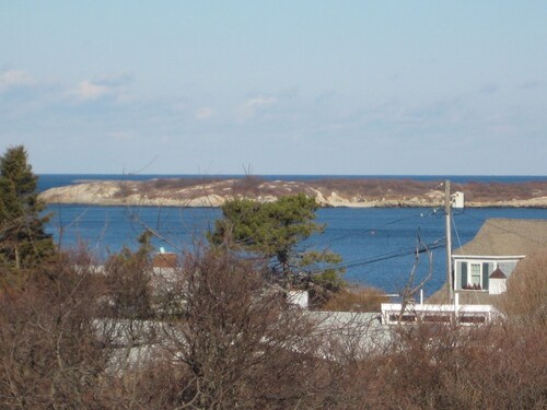 Oceanview Kingsize South End Studio (NO FINAL CLEANING FEE)