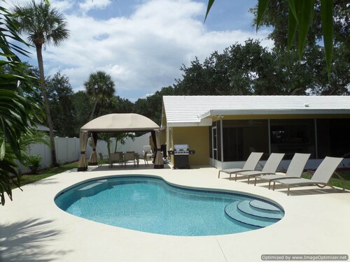 Island Living, Within Walking Distance To Beach Restaurants Shops Parks Marina