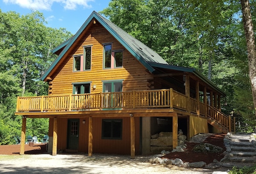Beautiful Log Home in Suissevale on Lake Winnipesaukee with Beach Access