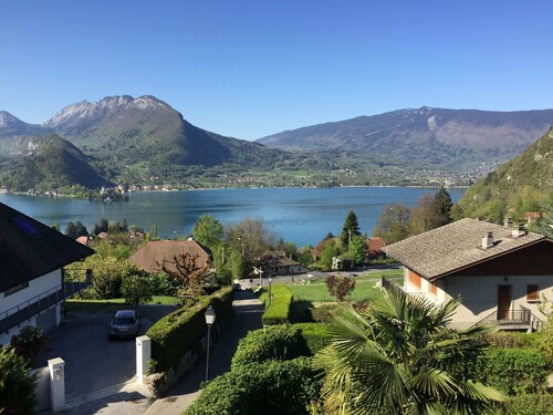 La maison du lac,maison de charme et de caractère****,dominant le lac d'Annecy<br>