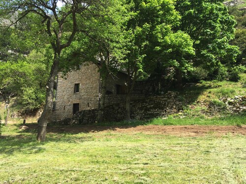 Gîte typiquement Lozérien, accès au Tarn - canoë inclus.