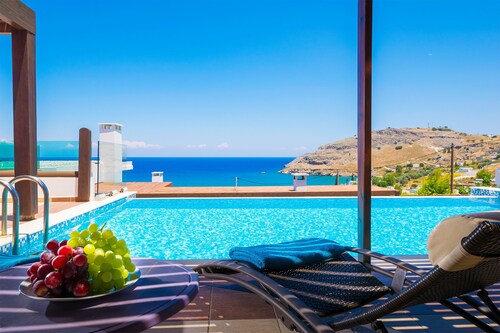 Sea View Villa, Short Walk To The Beach, Restaurants, Bars And 3km From Lindos!