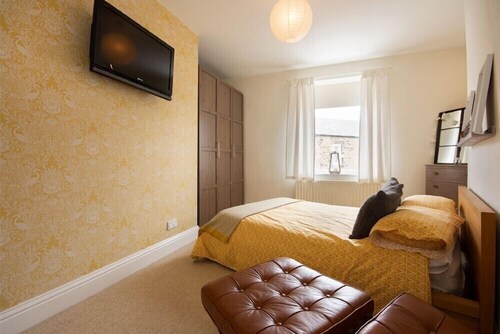 Pet friendly holiday cottage in the centre of Amble, can walk to the beaches!