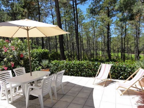 Maison avec piscine, vue sur golf, entre lac et océan